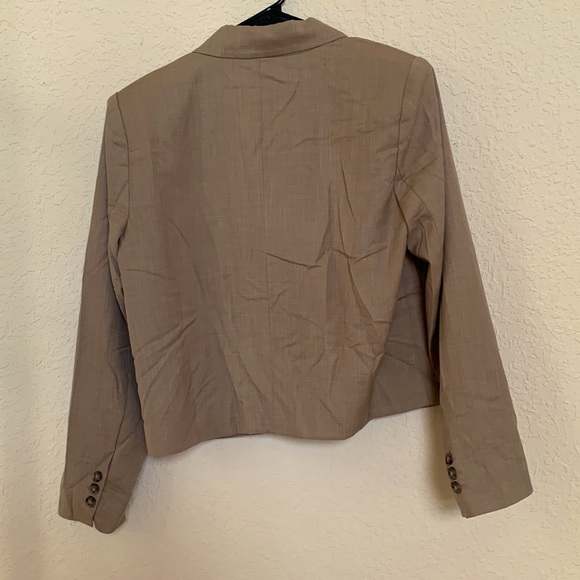 NWT Express Khaki Long Sleeve Blazer with accented buttons. Size small. - Picture 4 of 6